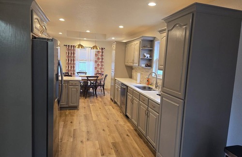 Neosho Casa | Spacious charming 5-bedroom 3 bath house in Neosho with game area