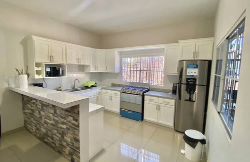 El Porvenir Casa | Casita near the airport and in the center of El Salvador.