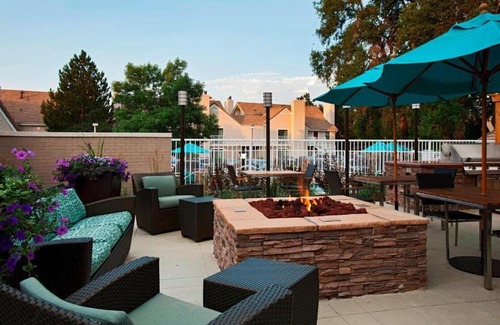 Glenwood Grove - North Iris Casa | Relax at our Pet-Friendly Hotel in Boulder, CO
