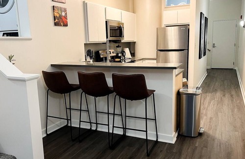 Wholesale District Apartamento | Luxury 2BD 2BA with Free Parking in Downtown Indianapolis