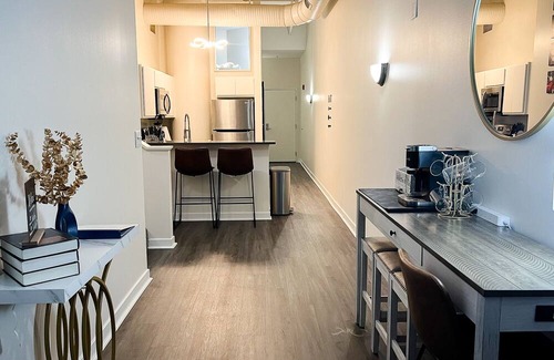 Wholesale District Apartamento | Luxury 2BD 2BA with Free Parking in Downtown Indianapolis