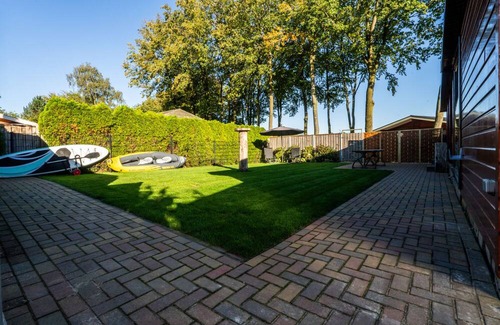 Erm Chalet De Esquí | Drents Genieten in Grasheide: with private jacuzzi and infrared sauna.
