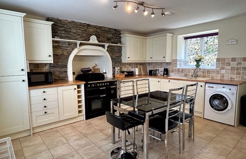 Port Erin Cabaña | Beautiful cottage opposite Port Erin bay. Garden above beach. Fabulous sunsets!