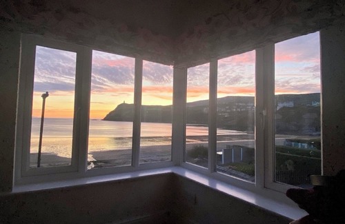 Port Erin Cabaña | Beautiful cottage opposite Port Erin bay. Garden above beach. Fabulous sunsets!