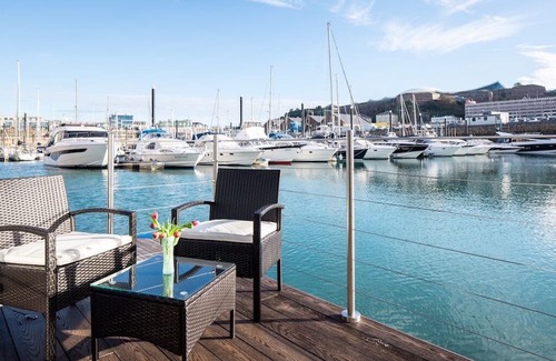 St. Helier Alquiler De Eote | The Shells floating luxury apartments in St Helier Marina - a unique experience!