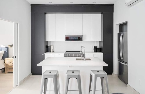 Latin Quarter Apartamento | Chic/Bright 1 Bed + Parking