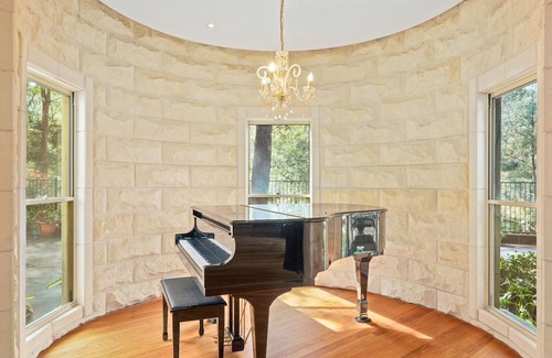 Central Coast Casa | Castle in the Meadow