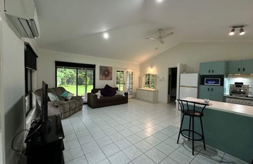 Dundowran Beach Apartamento | Welcome to "Margaritaville" - Where it is always 5 O'clock somewhere!!!