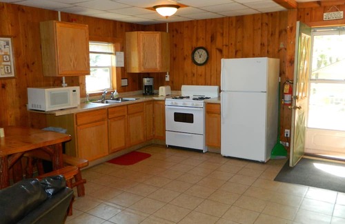 Gordon Cabina | Snowmobile paradise! 2.5 hrs-Twin Cities Charming 2bedroom cabin, Gordon Minong