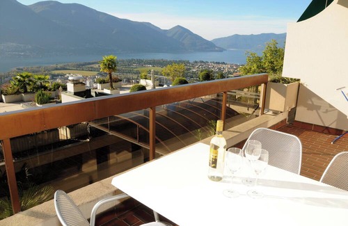 Orselina Apartamento | Large apartment on the 1st floor for 1-2 persons.