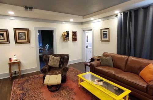 Vevay Casa | "The Little House on Pike"nCharming 2-bedroom house in wonderful Vevay.