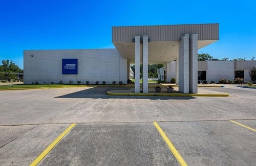 Hamilton Casa | Your Budget-Friendly Room with Pool and Free Breakfast | 2 Rooms