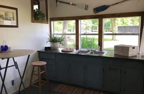 Eudora Casa | The Minnow Bucket - A lakeside get-away