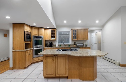 Town of Ramapo Casa | Spacious w/ Huge Yard, Pool, Fire Pit & Billiards
