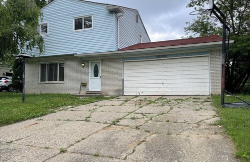 Farmington Hills Villa | Beautiful Farmington Hills Home