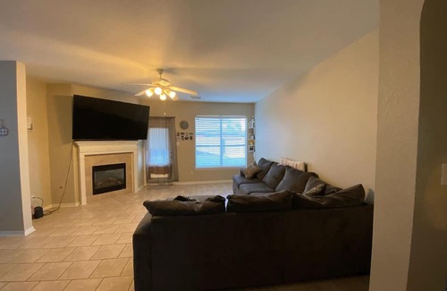 Pearland Casa | Upscale Pearland Home in Prime Location! Unique and Spacious!