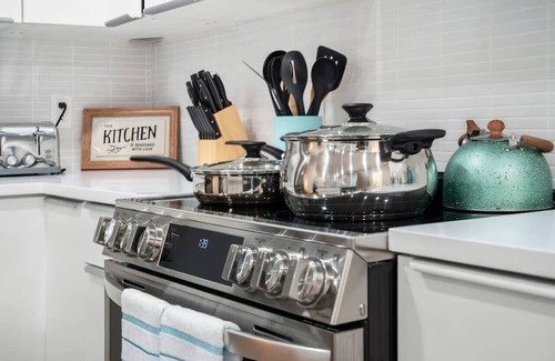 Allston Casa | Luxe 3BD 2BA apt close to Downtown w Free Parking!