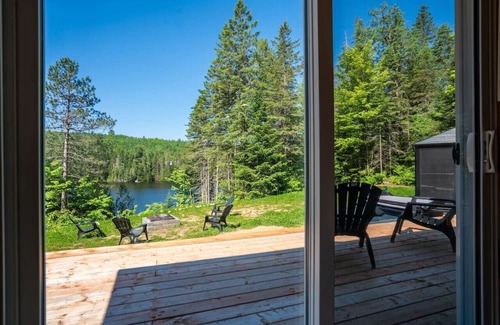 Saint-Alphonse-Rodriguez Casa | Chalet Hello| Private Lake Access | Hot Tub | EV