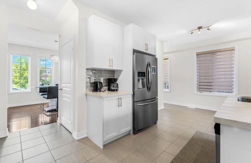 Vaughan Casa | Spacious 4 bedroom Escape Near Canada's Wonderland!