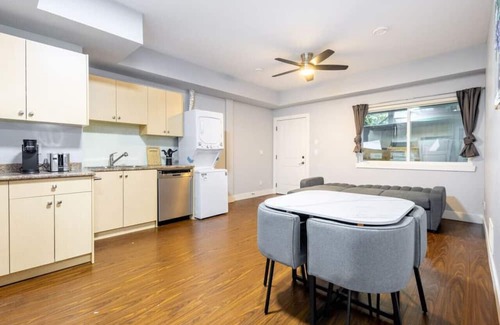 Guildford Casa | Modern & Friendly Suite: Close to Lush Park ~ Pkg!