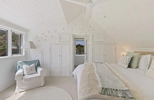 Leigh Cabaña | Songbird Cottage - a luxury dog friendly hideaway