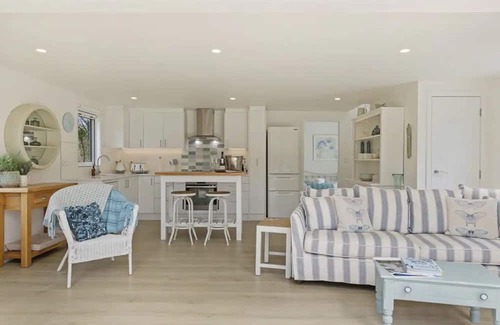 Leigh Cabaña | Songbird Cottage - a luxury dog friendly hideaway