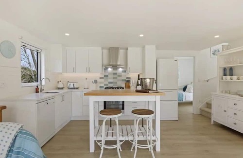 Leigh Cabaña | Songbird Cottage - a luxury dog friendly hideaway