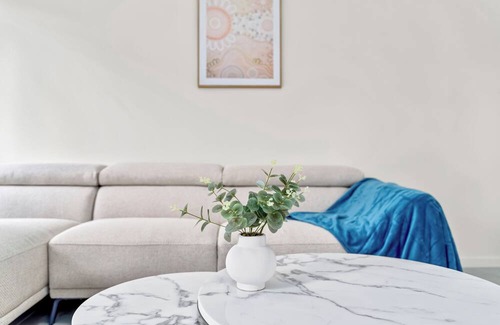 Leppington Casa | Leppington Two-Level 4Br near Village & Woolworthsn