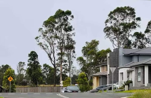 Leppington Casa | Leppington Two-Level 4Br near Village & Woolworthsn