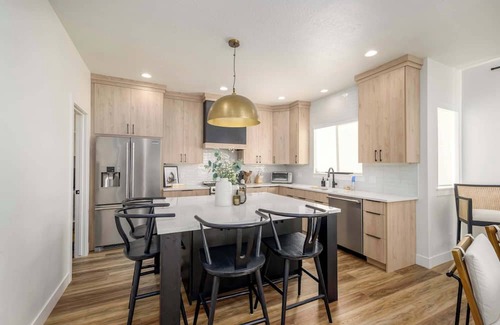 Provo Bay Casa | Lakeside Provo Getaway l Aero by Stay