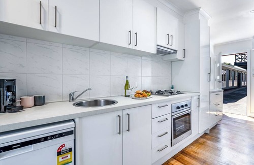 Ocean Grove Apartamento | Orton Blue | 400m Walk to Beach | Pet Friendly