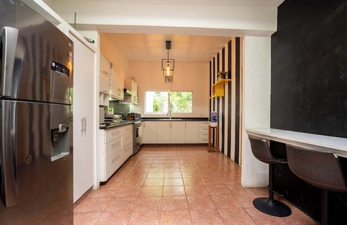 Acapantzingo Casa | Family & Friends Villa with Pool in Cuernavaca