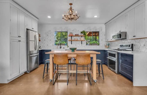Alhambra Casa | The Phoenix Sanctuary Main House - Salt Water Pool & Dog Friendly