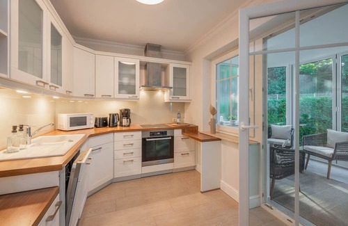 Zinnowitz Apartamento | Quartier am Kirchberg - 02 - quiet residential complex with conservatory and fireplace