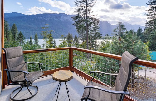 Leavenworth Casa | Lake Wenatchee Getaway w/Water & Mountain Views!