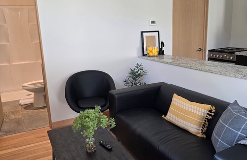 Central West End Cama Y Desayuno | Charming modern guesthouse in the beautiful Central West End with WiFi, AC