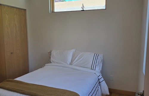Central West End Cama Y Desayuno | Charming modern guesthouse in the beautiful Central West End with WiFi, AC