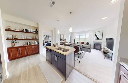 Brookfield Apartamento | Chic 2-bedroom apartment in cool Brookfield with WiFi, fitness room