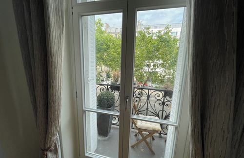 Champs-Elysees Apartamento | Champs-Élysées Elegance