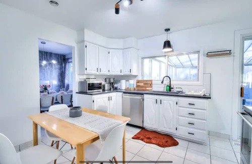 Candiac Casa | Style & confort by Montreal -New - 3 BR Bungalow