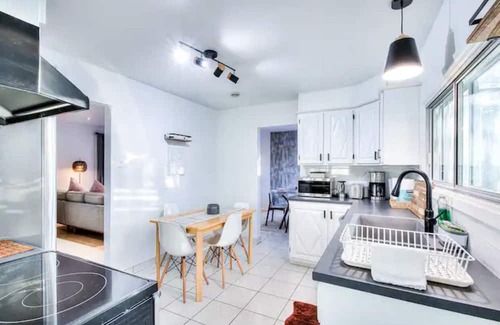 Candiac Casa | Style & confort by Montreal -New - 3 BR Bungalow