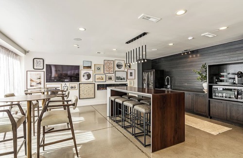 Downtown Salt Lake City Apartamento | MetroZen Penthouse Studio/Pool/Hot tub/Gym/Free Parking/King Bed