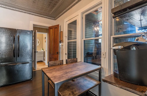 Downtown Rochester Apartamento | Stylish 3 Bedroom W/AC ❄️, Mesh WiFi 🛜, Billiards 🎱 table, Games🎯🎮,parking