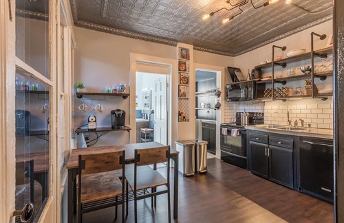 Downtown Rochester Apartamento | Stylish 3 Bedroom W/AC ❄️, Mesh WiFi 🛜, Billiards 🎱 table, Games🎯🎮,parking