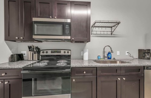 Waldron Casa | Lovely 1bedroom/1bath Apartment in Kansas Free WiFi Parking near Airport