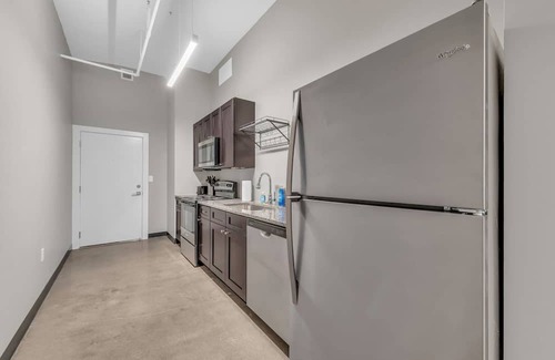 Waldron Casa | Lovely 1bedroom/1bath Apartment in Kansas Free WiFi Parking near Airport
