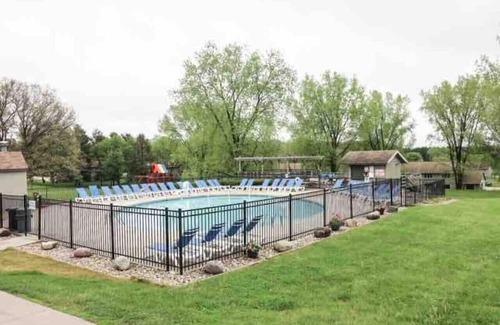 Lake Delton Condominio | Waterfront Boho Retreat