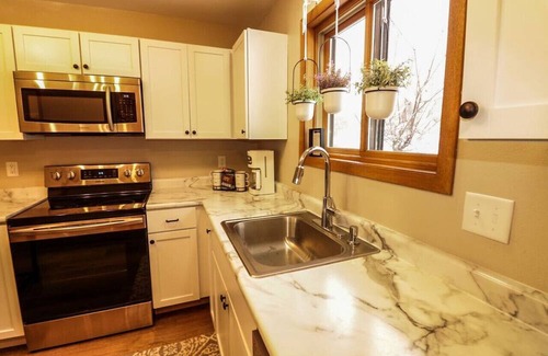 Lake Delton Condominio | Waterfront Boho Retreat