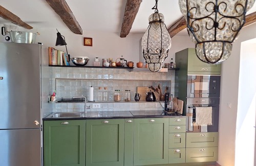 Oprtalj Cabaña | Charming 2-bedroom cottage with swimmingpool in welcoming Oprtalj with WiFi, AC