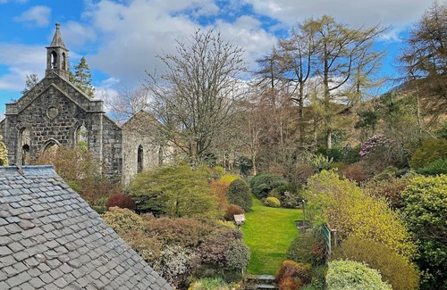 West Laroch Casa | Glenrigh House - Truly special home with beautiful gardens and church ruins.